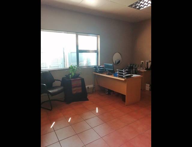 902M² BUILDING FOR SALE IN VAALPARK